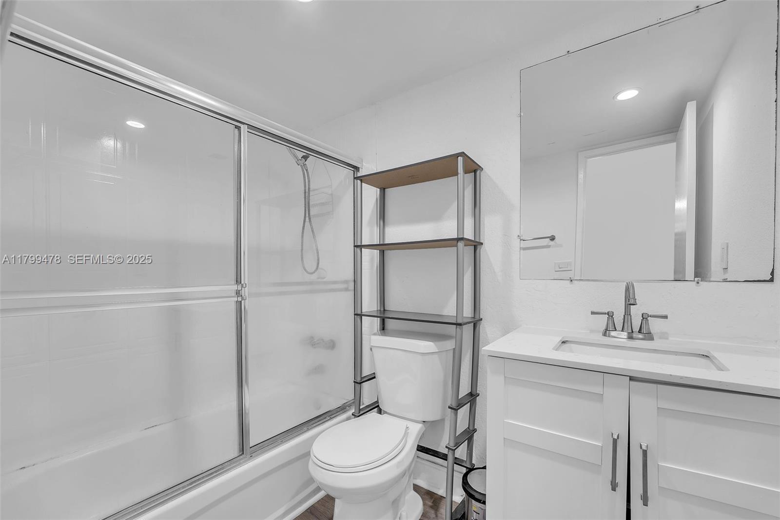 YOLANDA VILLAS CONDO - Residential