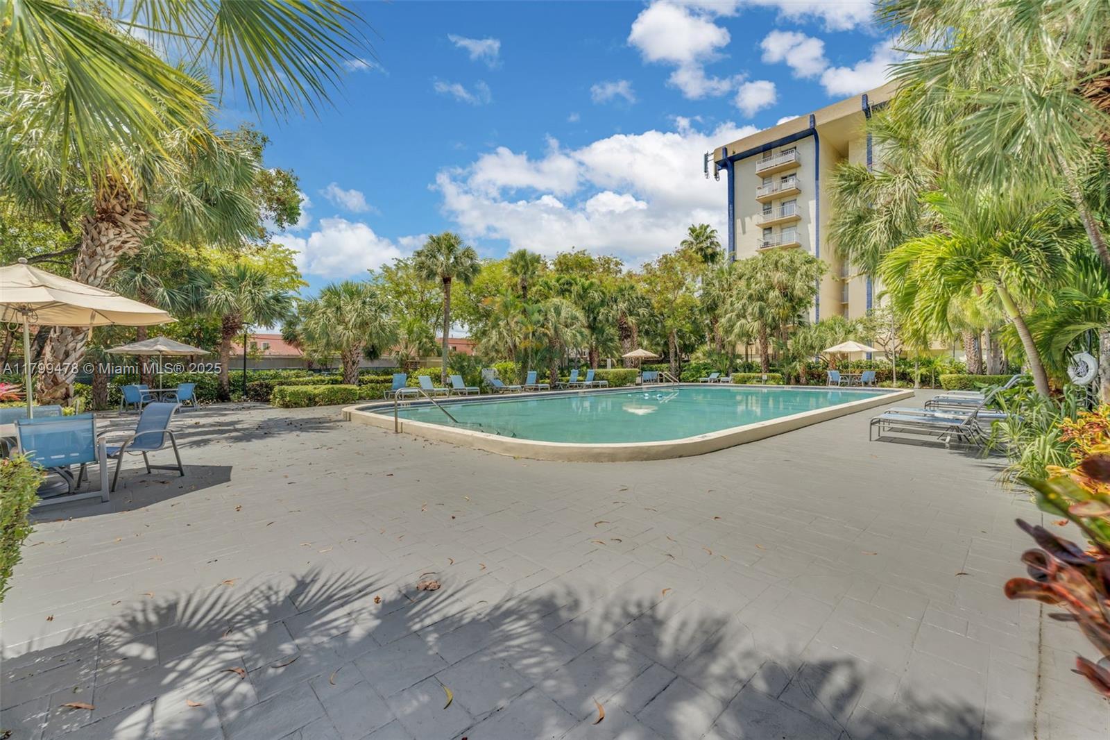 YOLANDA VILLAS CONDO - Residential