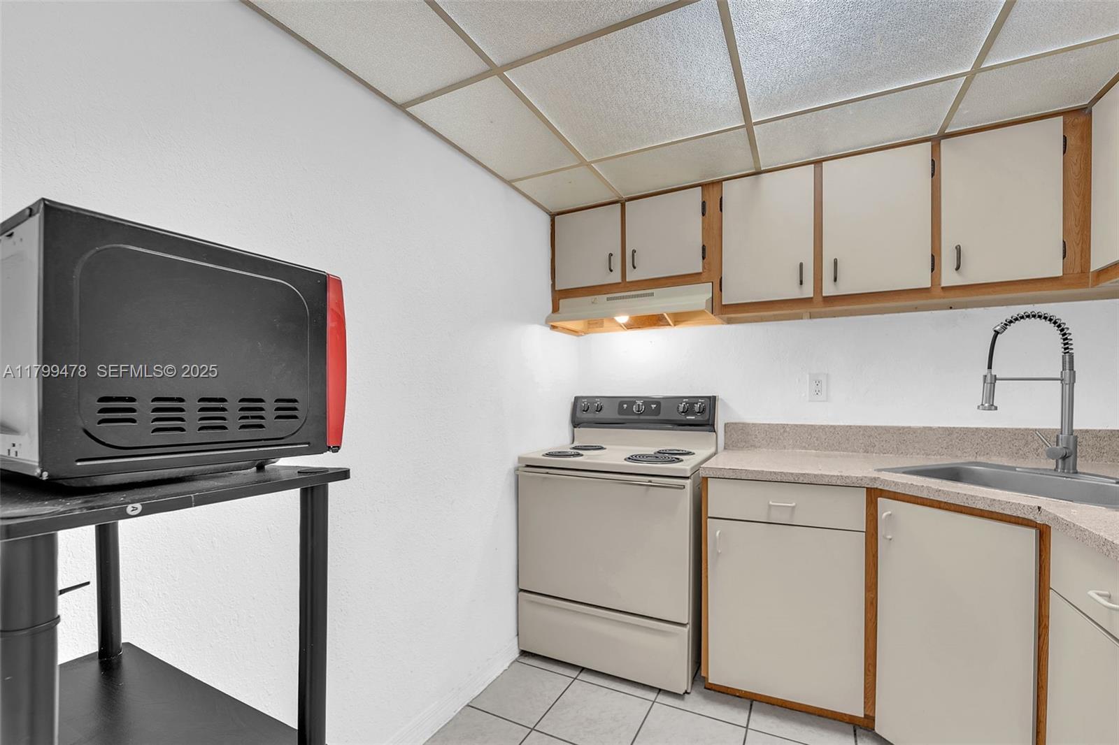 YOLANDA VILLAS CONDO - Residential