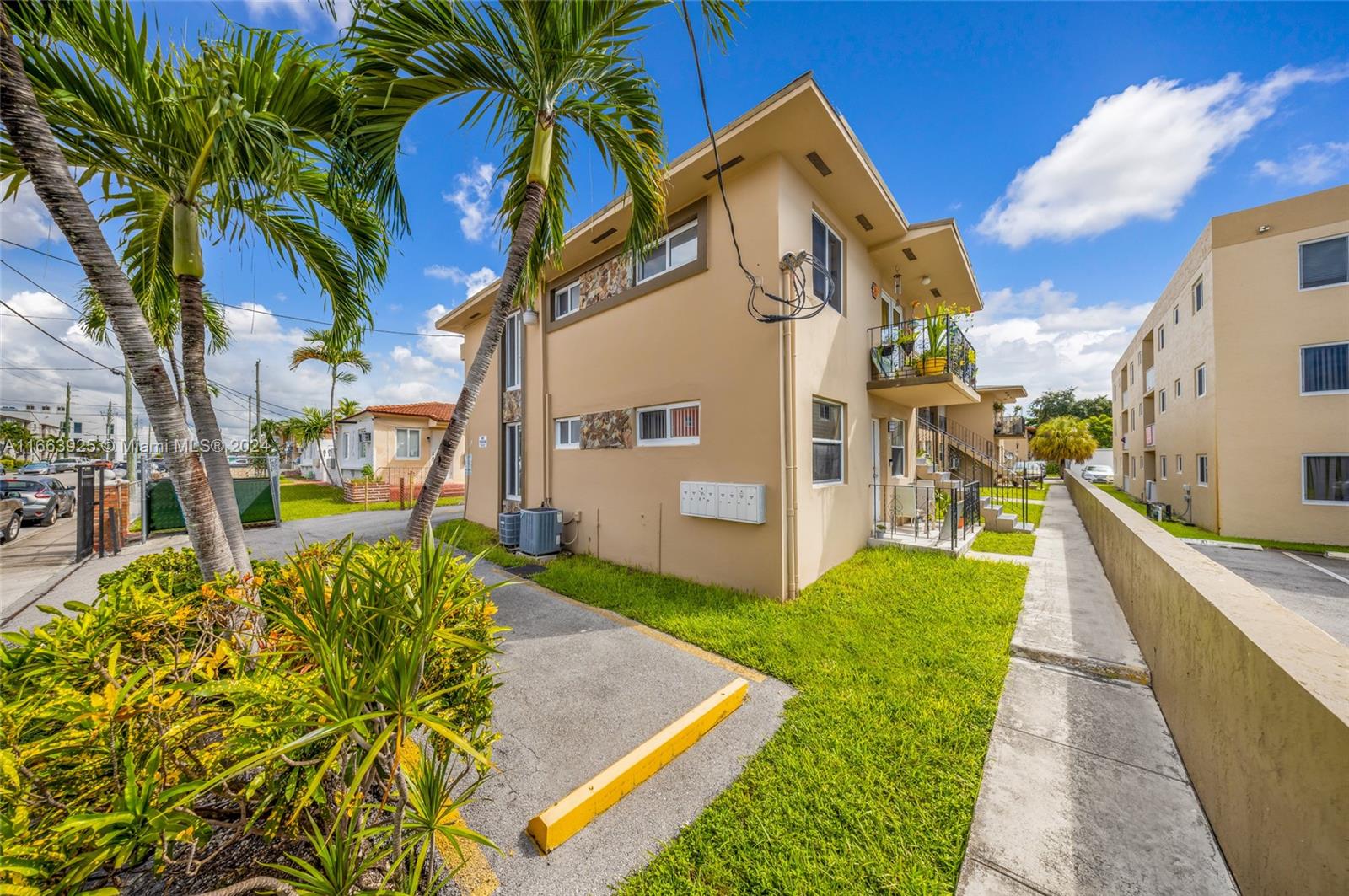 225 SW 18th Ave