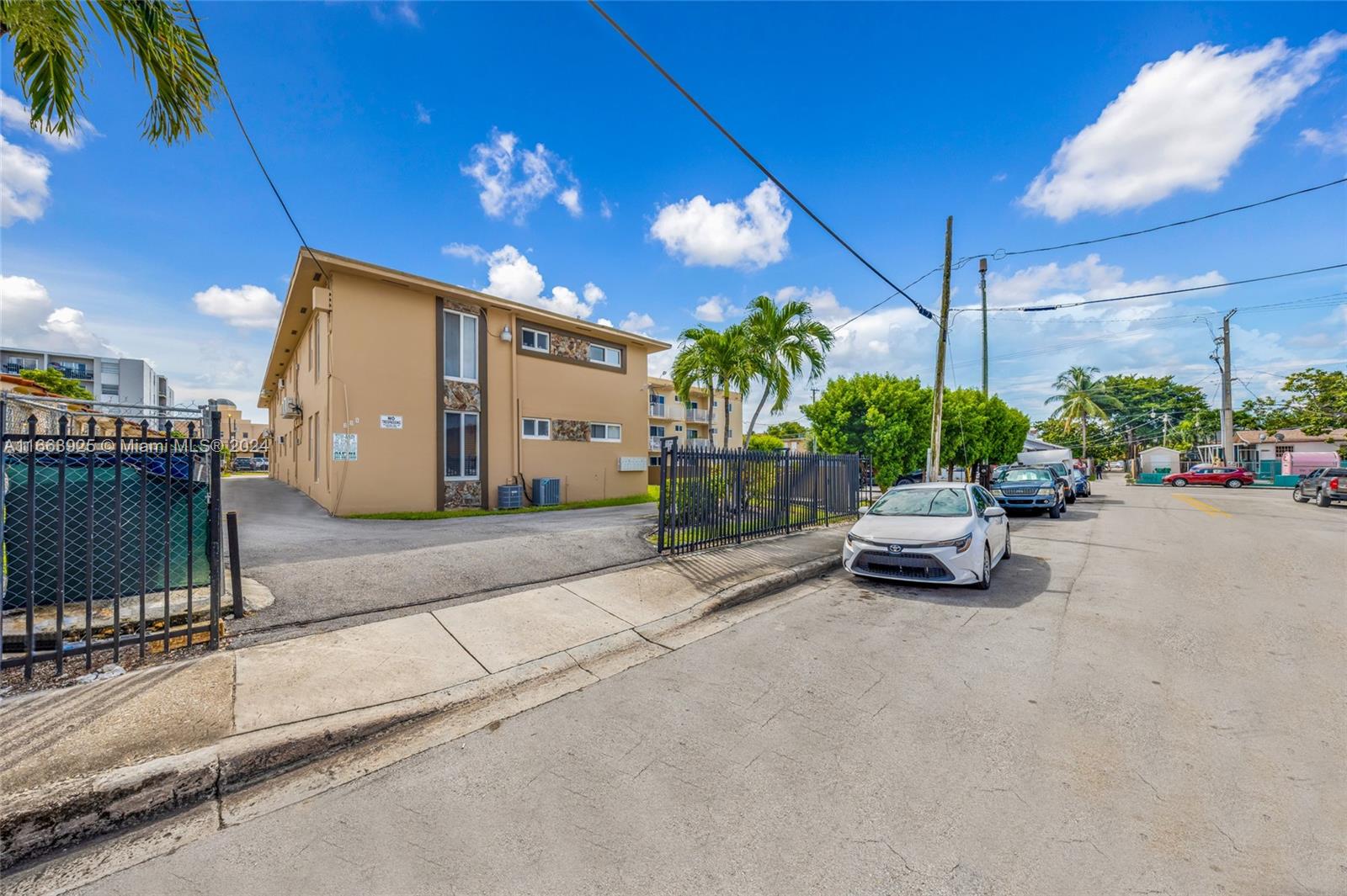 225 SW 18th Ave