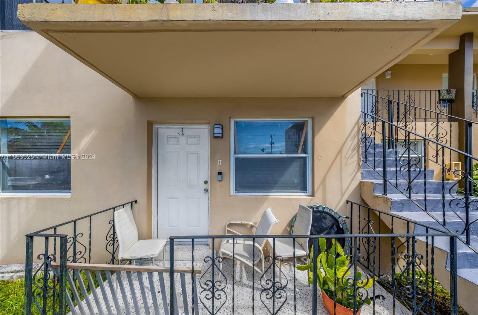225 SW 18th Ave