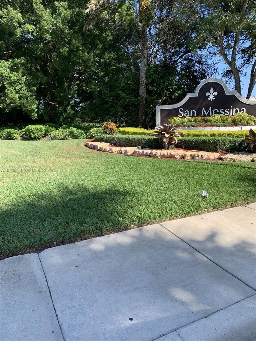 BEATIFUL AND WELL MAINTAINED  4 BEDROOM / 2.5 BATHS TOWN-HOME WITH SCREENED PATIO. TILE THROUGHOUT THE FIRST FLOOR, UPDATED KITCHEN WITH MODERN COUNTER-TOPS, LARGE CABINETS AND STAINLESS-STEEL APPLIANCES; LAMINATED FLOOR ON STAIRS AND SECOND FLOOR; WASHER & DRYER INSIDE THE VERY SPACIOUS ONE CAR GARAGE PLUS DRIVEWAY SPACE FOR SECOND VEHICLE; COMMUNITY LOCATED NEXT TO I-75 WITH EASY ACCESS TO SHOPPING CENTERS AND A GRADE SCHOOLS, ENTERTAINMENT AND MORE.