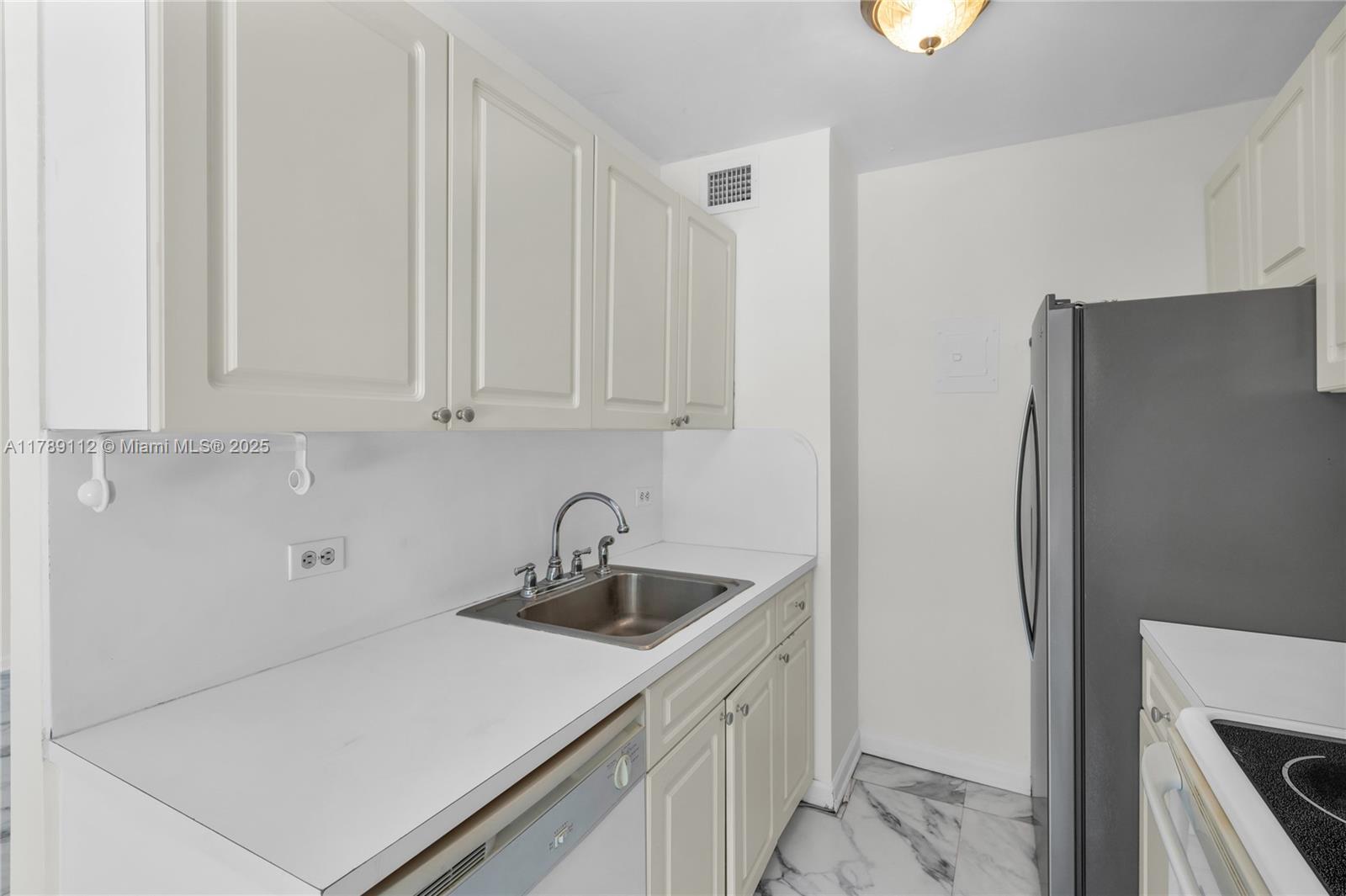 1405 Miami Rd 5