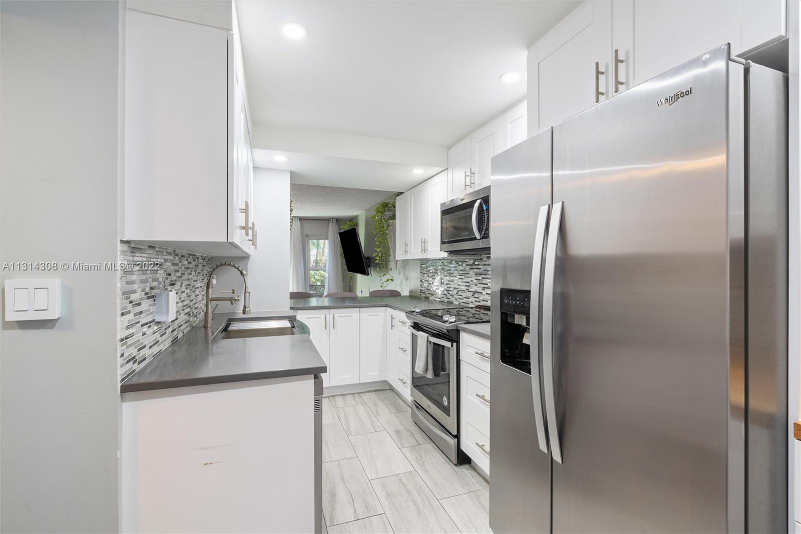 TENNIS CLUB MC LOUGHLIN C - Residential