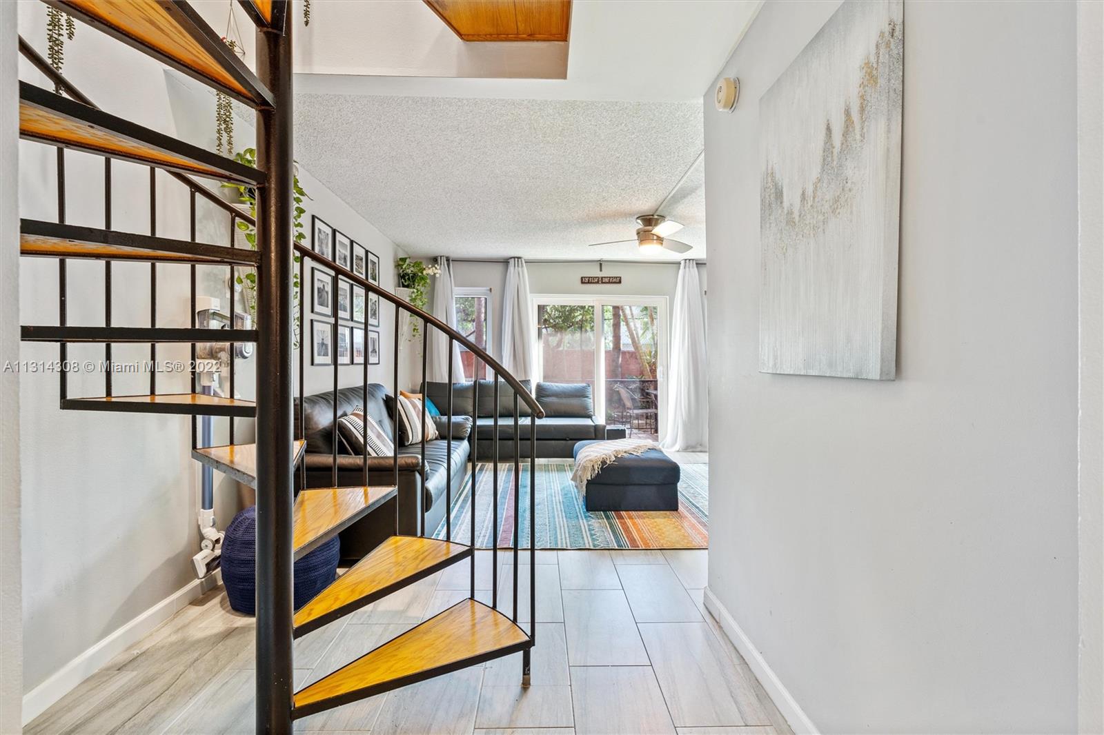 TENNIS CLUB MC LOUGHLIN C - Residential