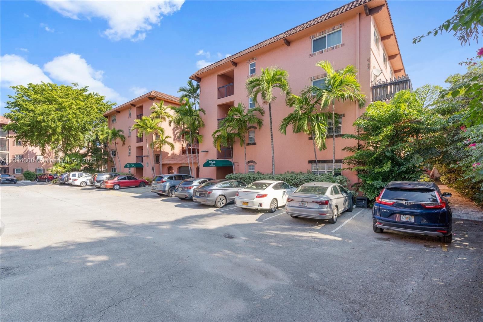 TENNIS CLUB MC LOUGHLIN C - Residential