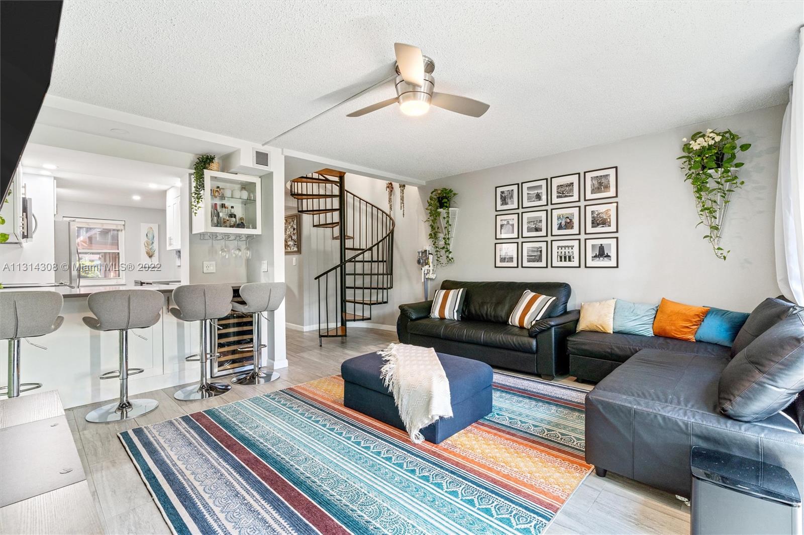 TENNIS CLUB MC LOUGHLIN C - Residential