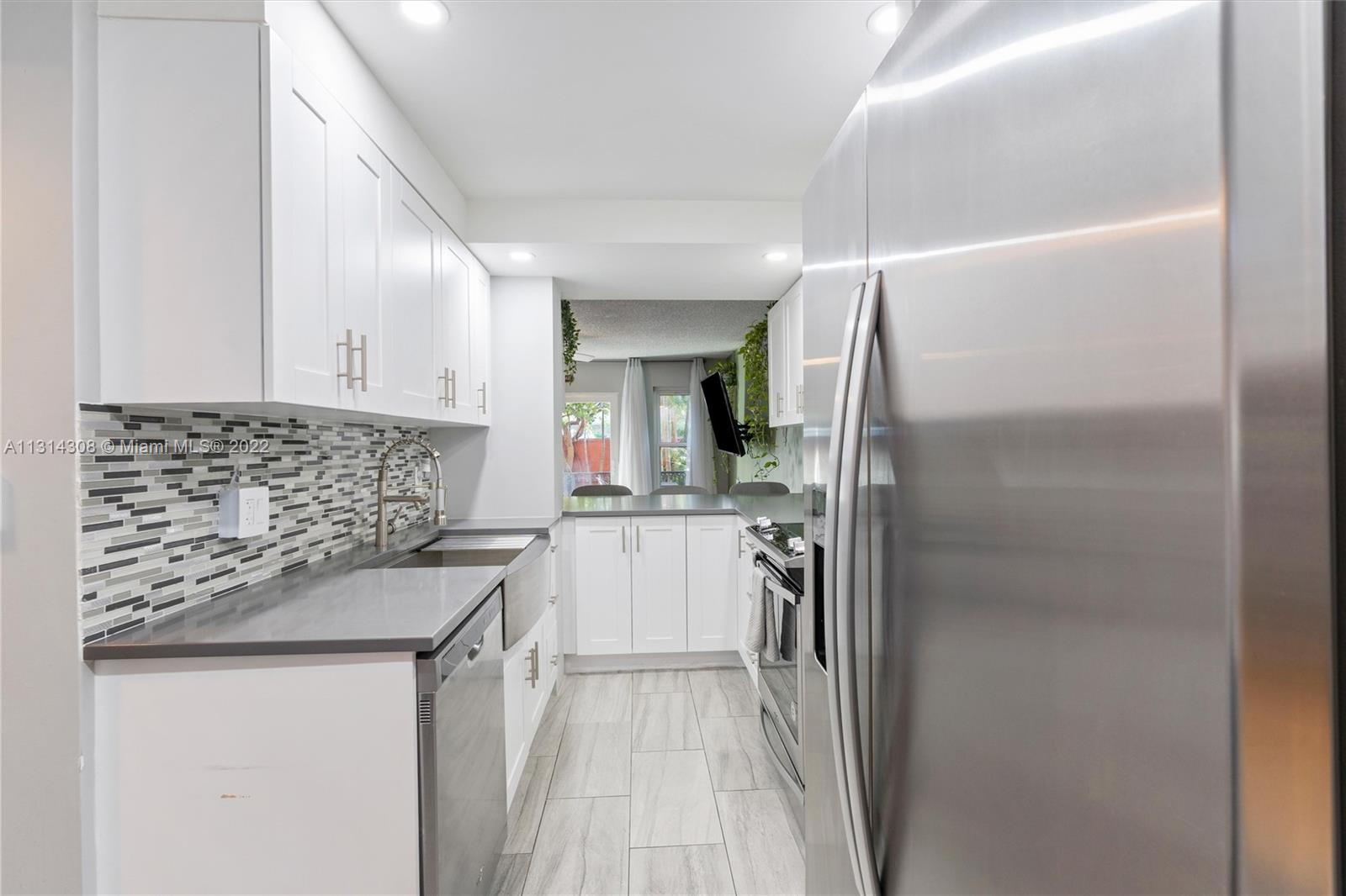 TENNIS CLUB MC LOUGHLIN C - Residential