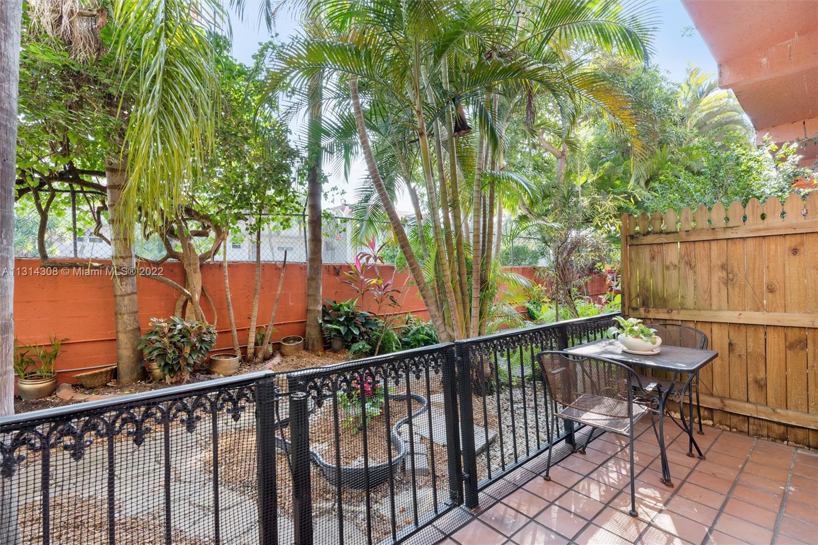 TENNIS CLUB MC LOUGHLIN C - Residential