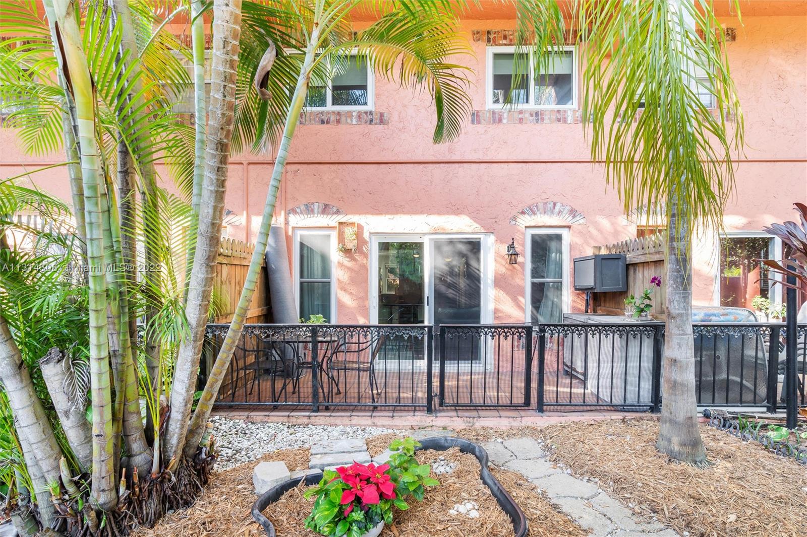 TENNIS CLUB MC LOUGHLIN C - Residential