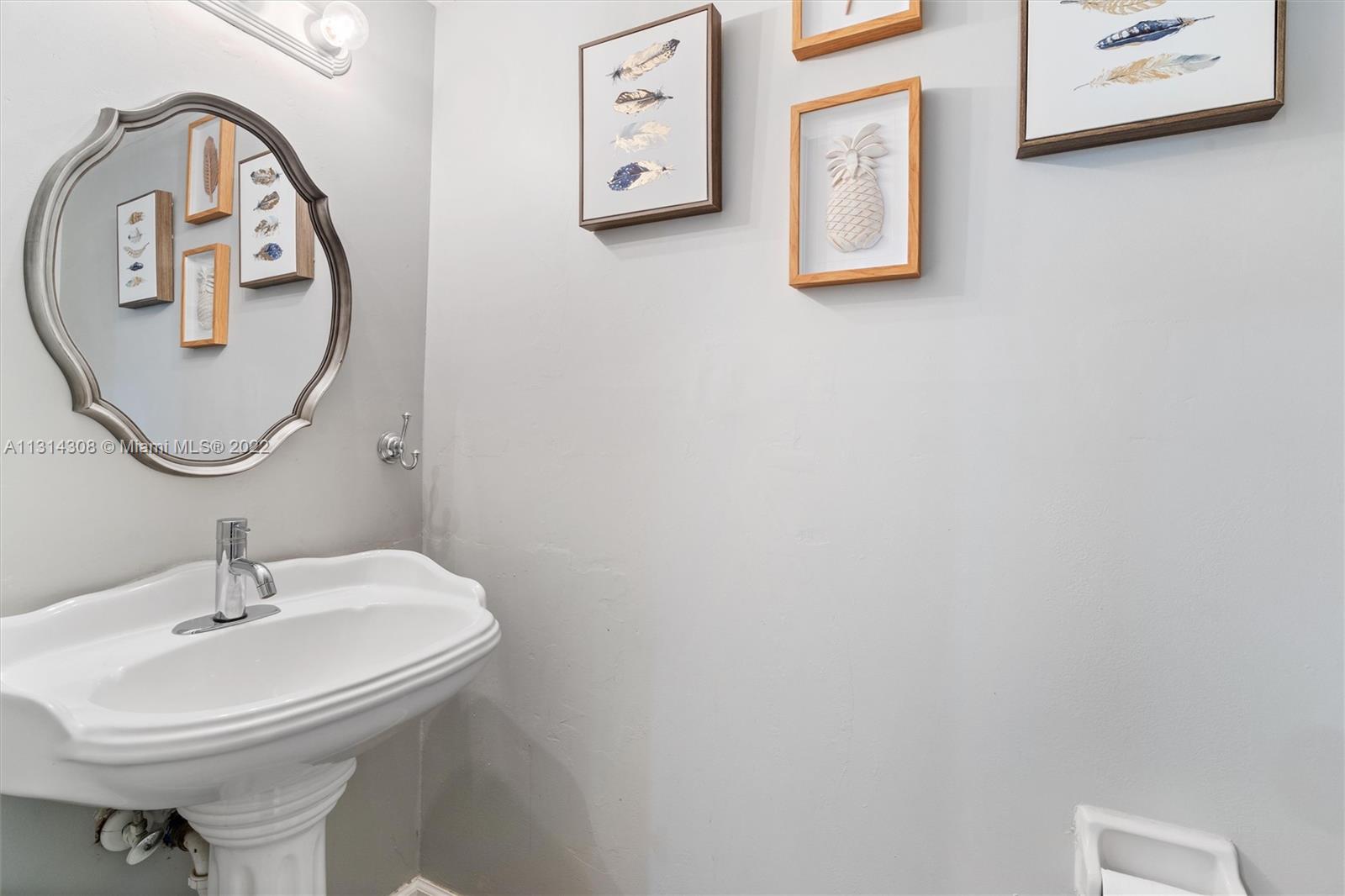 TENNIS CLUB MC LOUGHLIN C - Residential