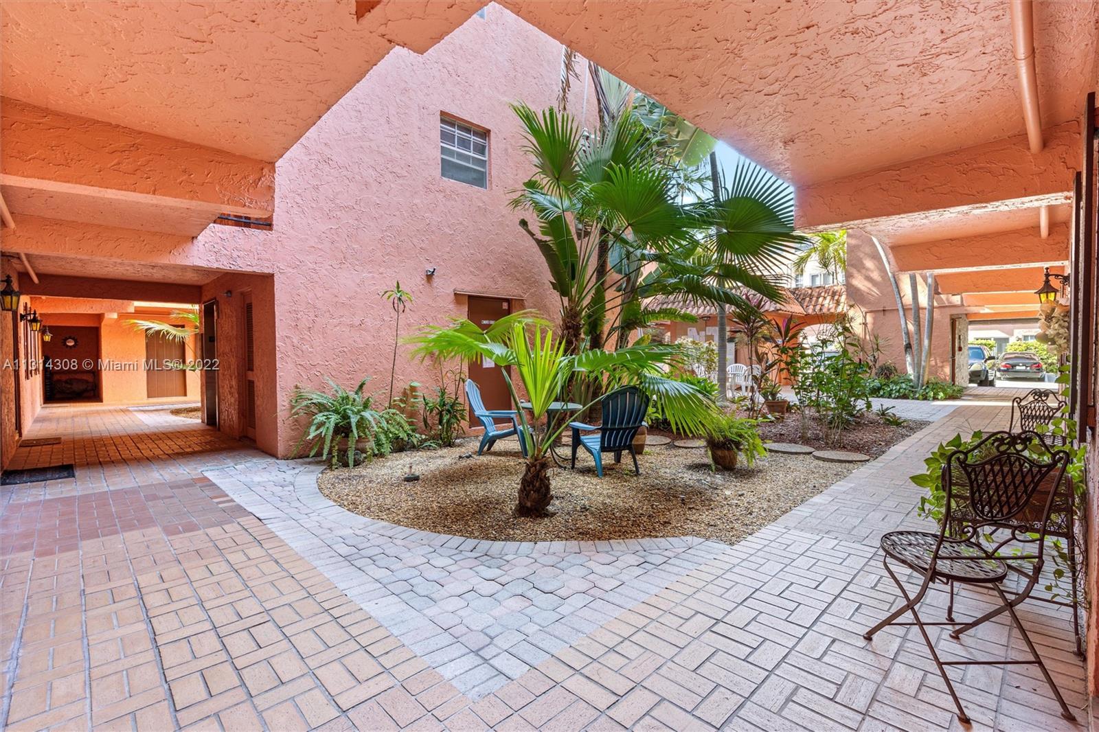 TENNIS CLUB MC LOUGHLIN C - Residential