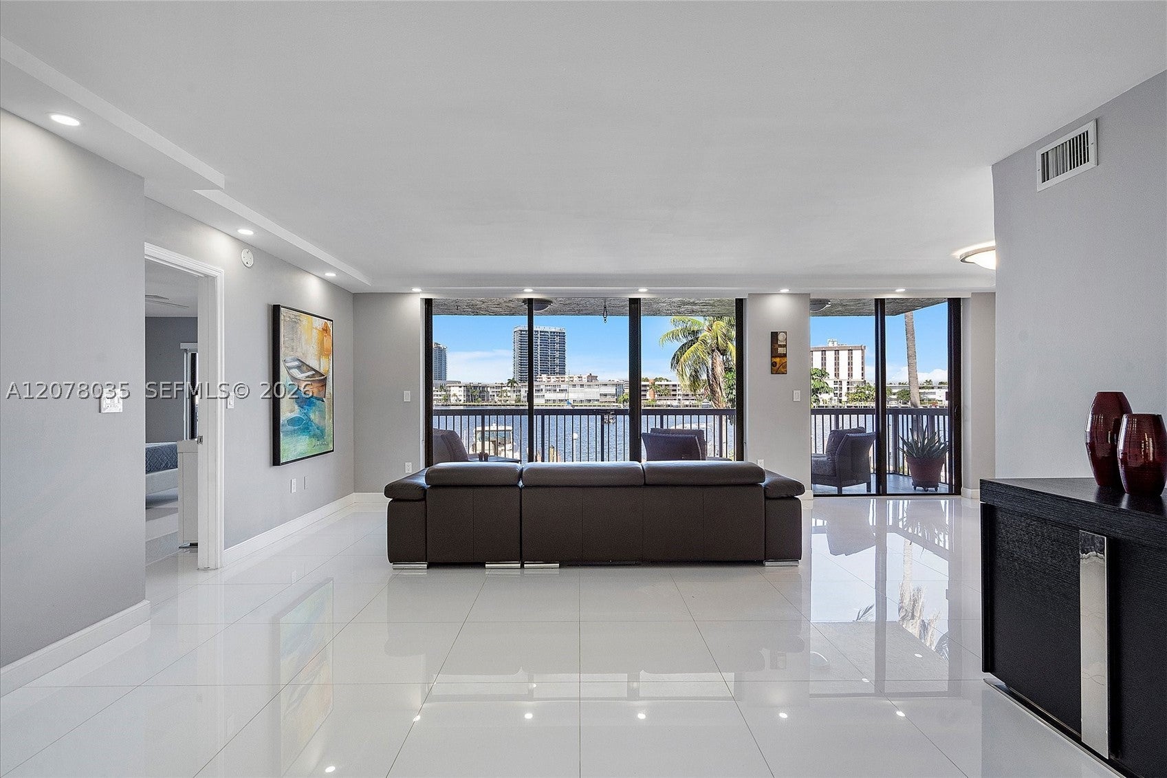 200 Golden Isles Dr