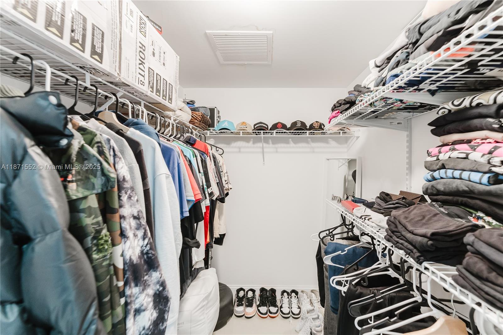 LATITUDE ON THE RIVER CON - Residential