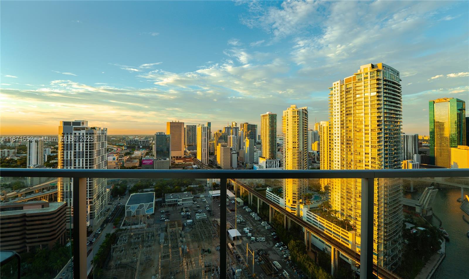 LATITUDE ON THE RIVER CON - Residential