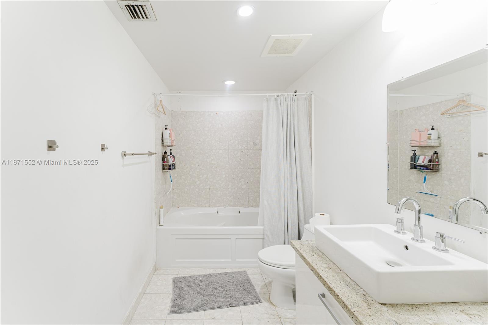 LATITUDE ON THE RIVER CON - Residential