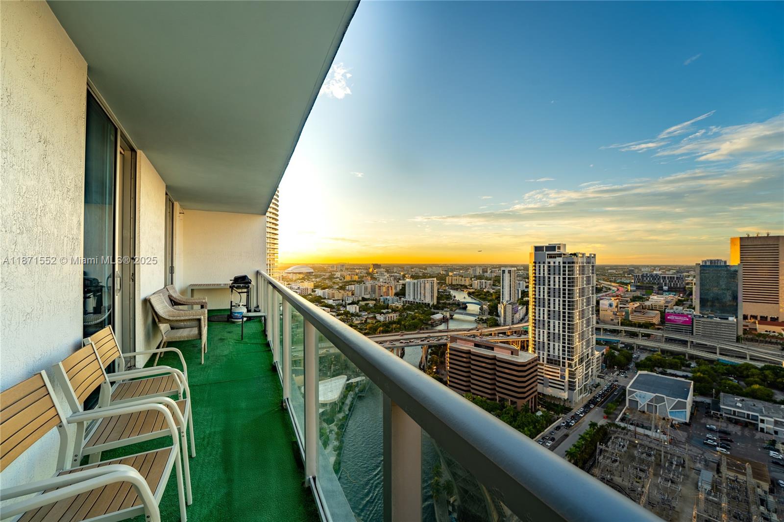 LATITUDE ON THE RIVER CON - Residential