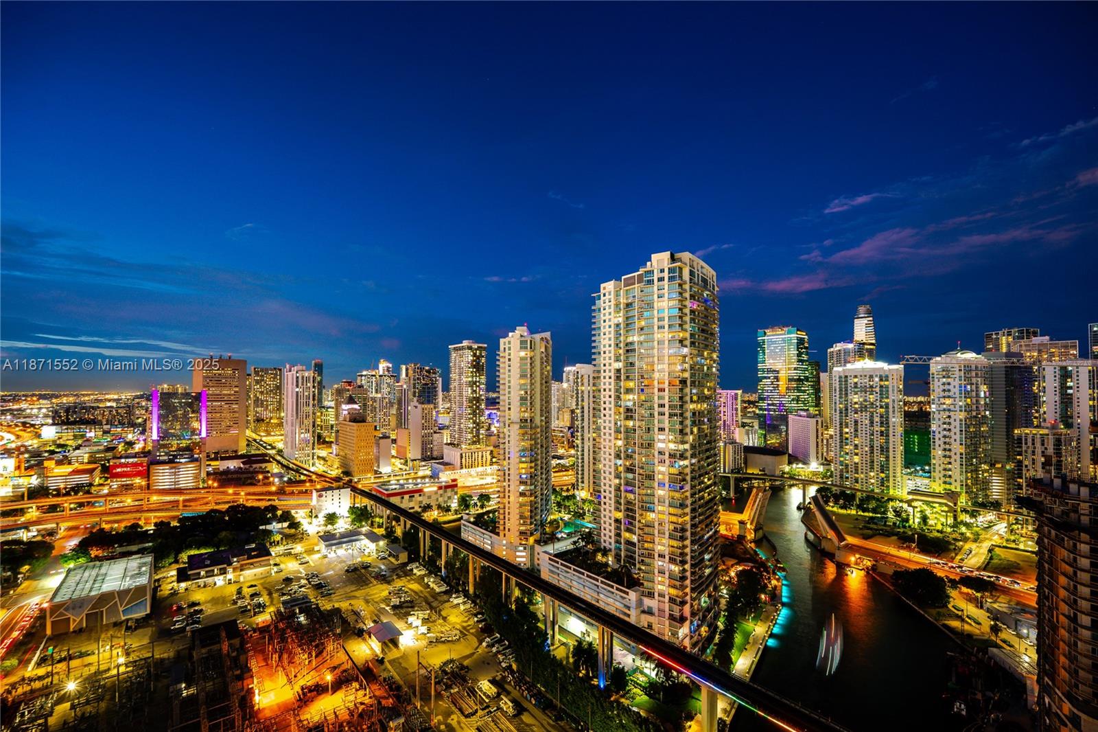 LATITUDE ON THE RIVER CON - Residential