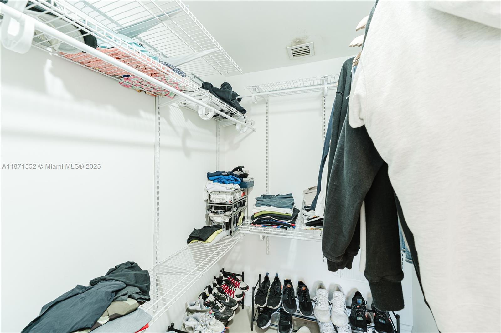 LATITUDE ON THE RIVER CON - Residential