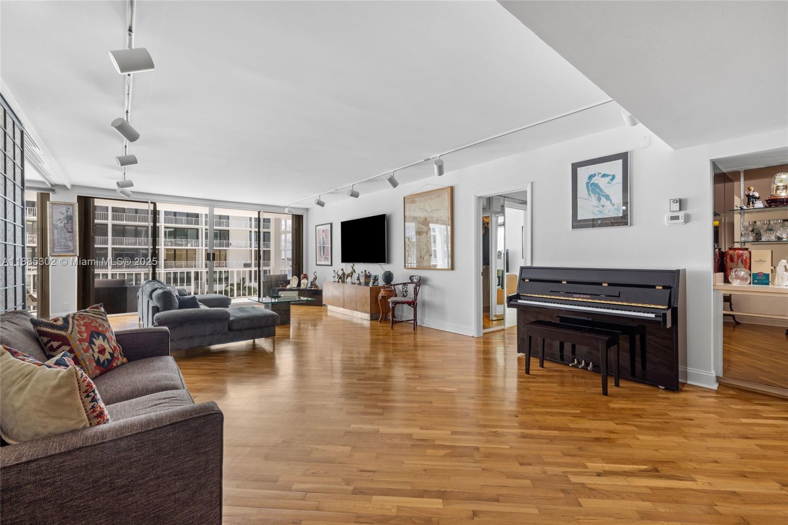 COVE CONDO - Residential Lease