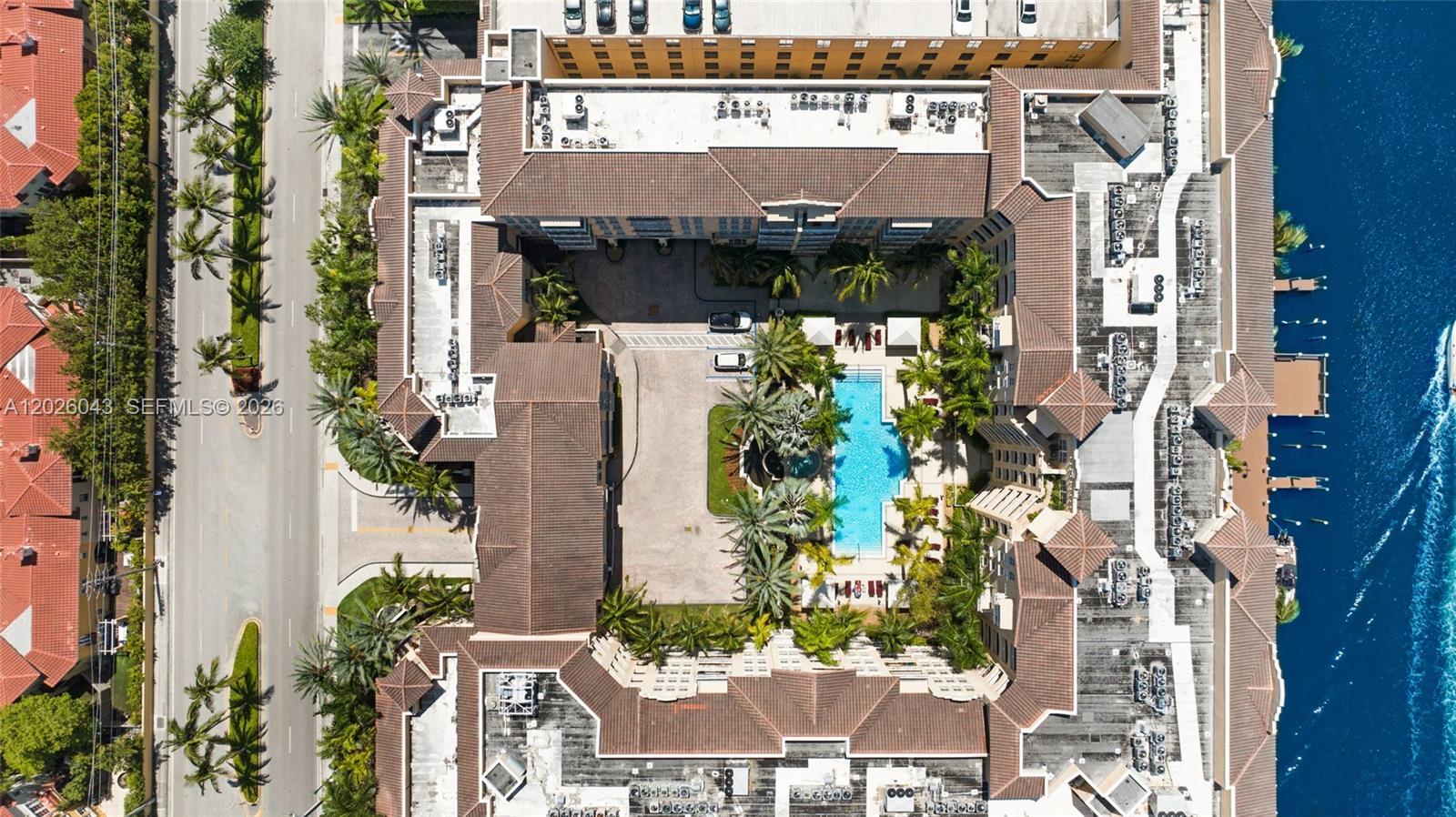 ALAQUA CONDO - Residential