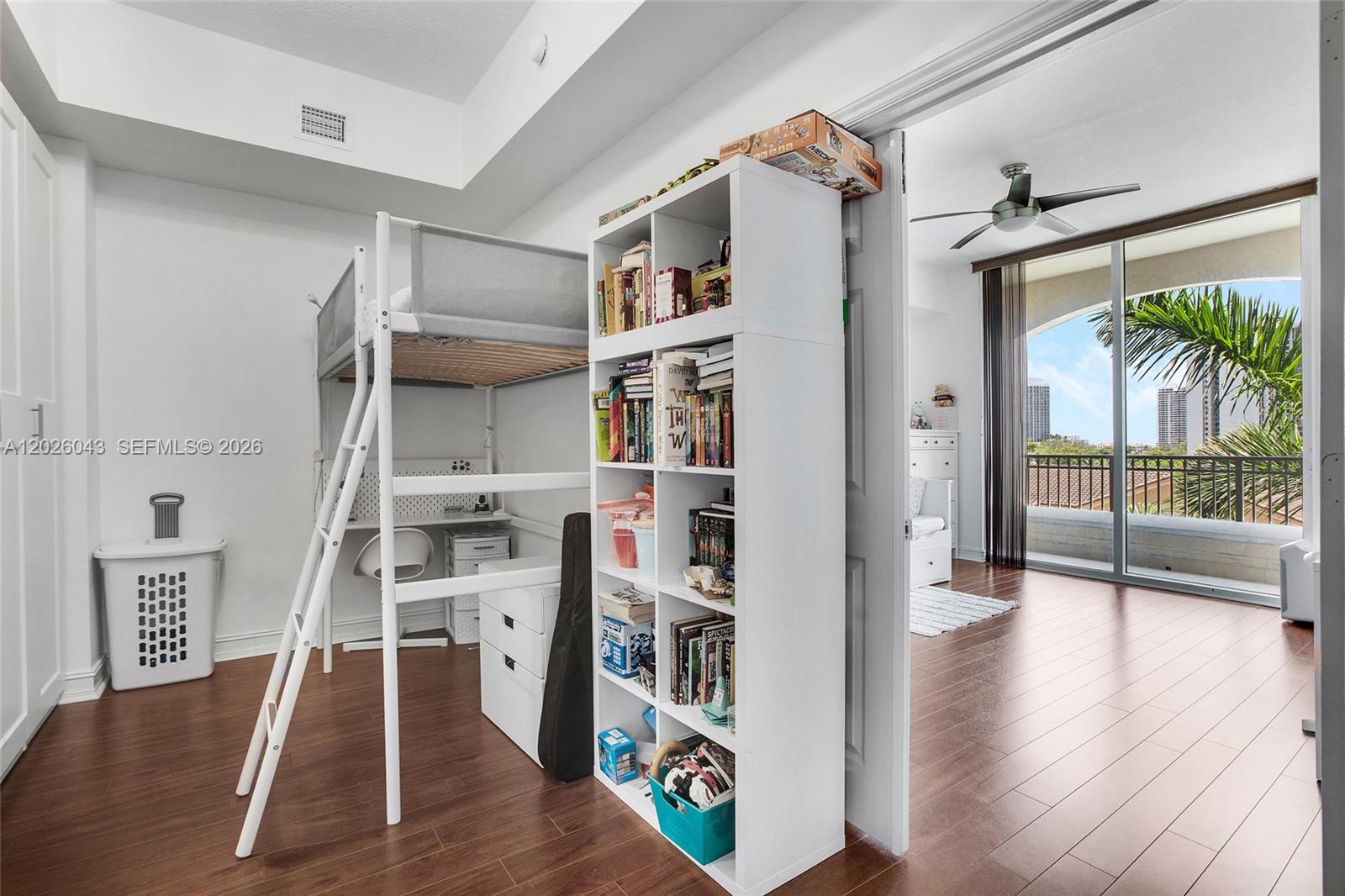 ALAQUA CONDO - Residential