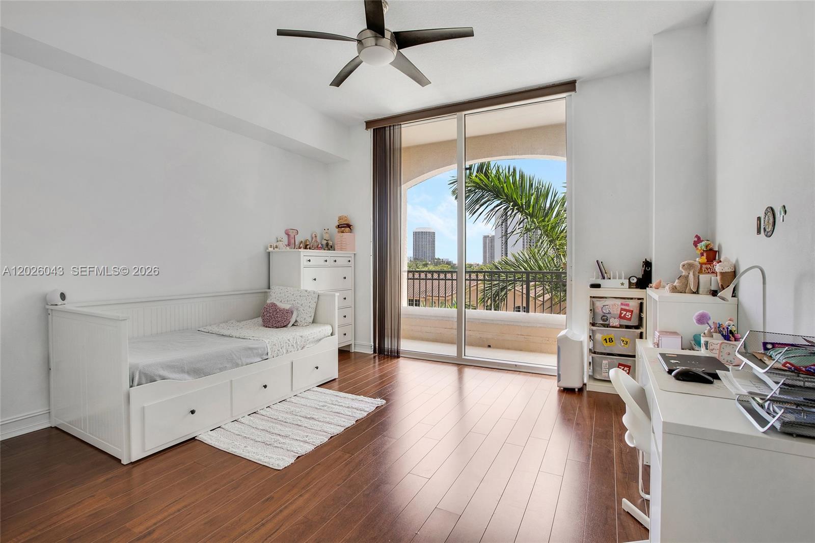 ALAQUA CONDO - Residential