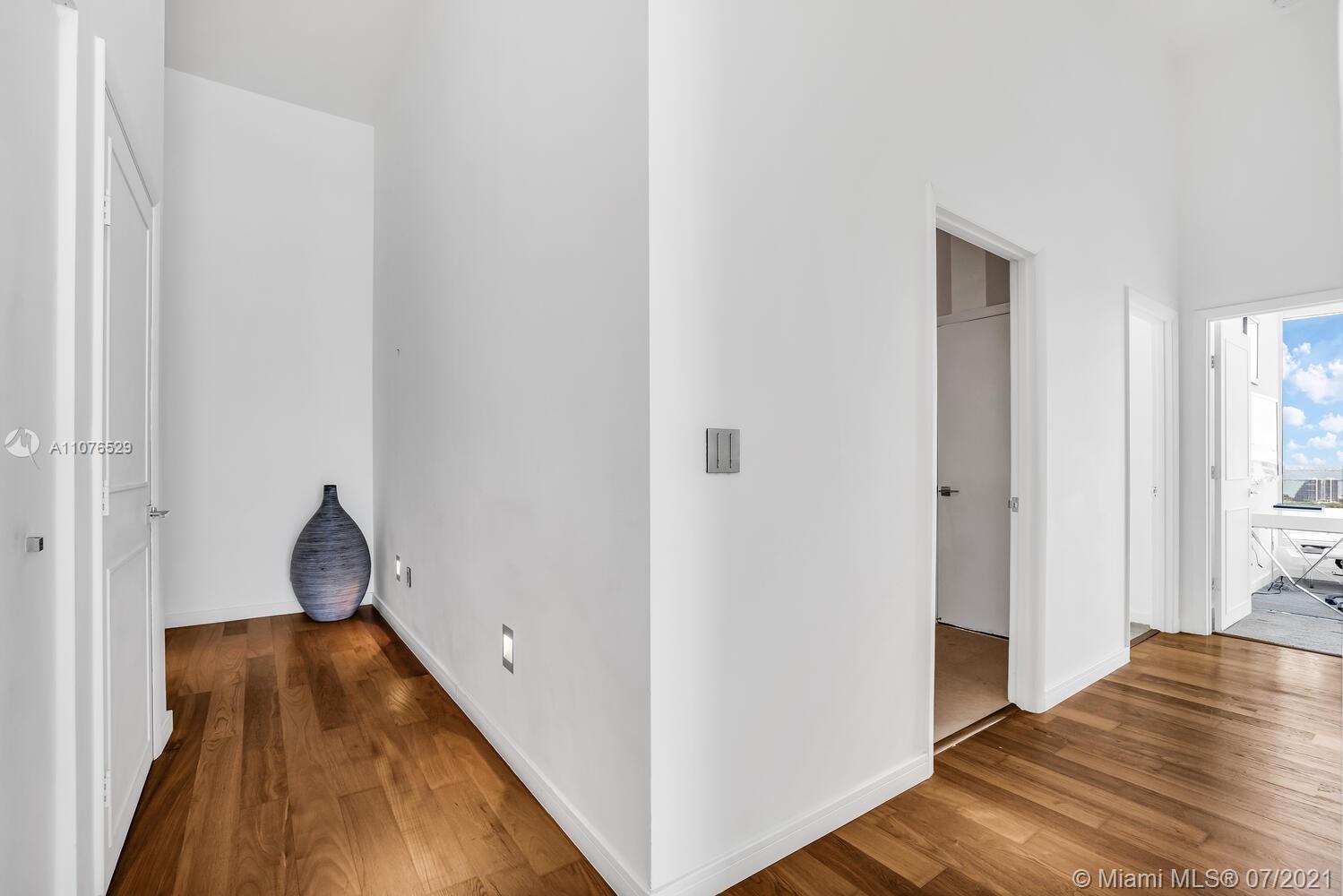 ICONBRICKELL CONDO NO 1 - Residential