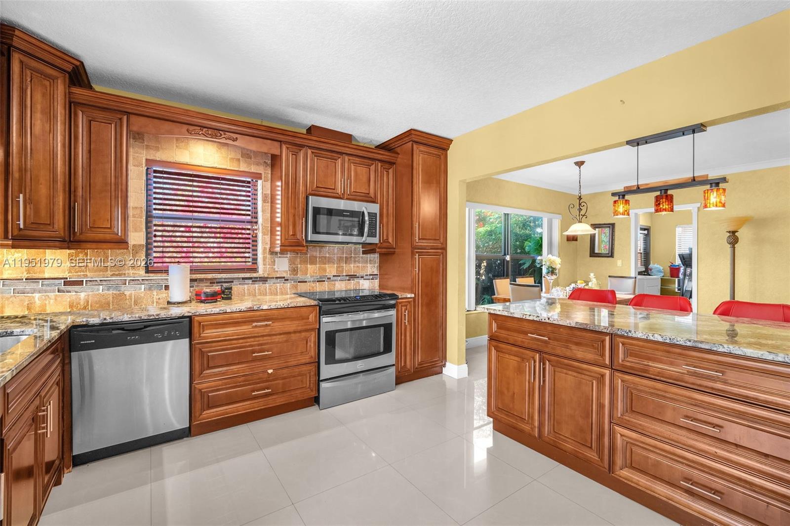 HIGHLAND GARDENS 3RD ADDN - Residential