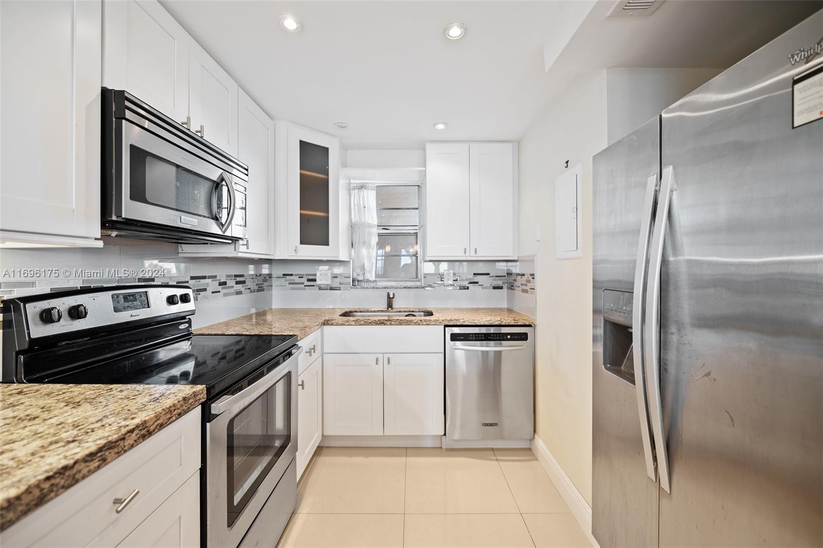 ROLLING HILLS GOLF AND - Residential