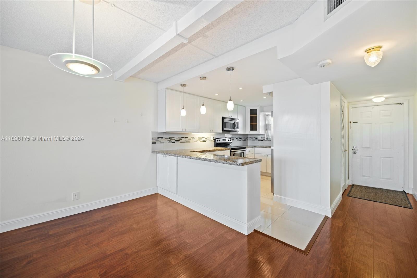 ROLLING HILLS GOLF AND - Residential