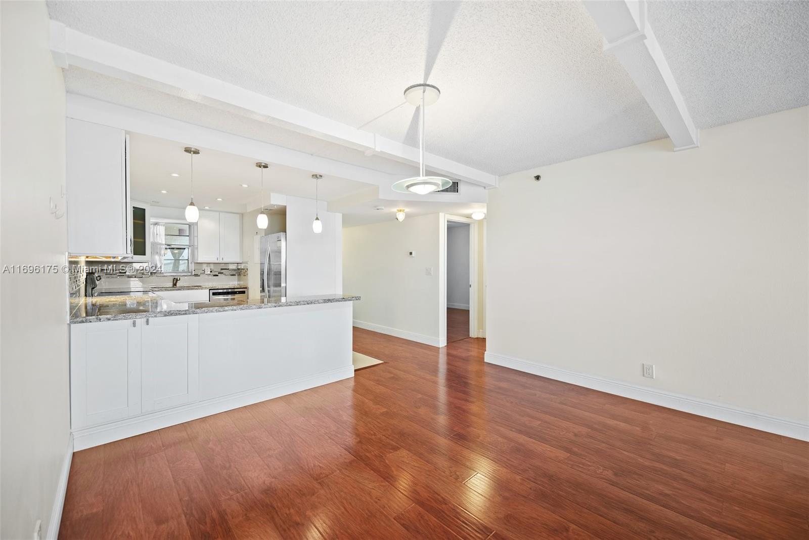 ROLLING HILLS GOLF AND - Residential