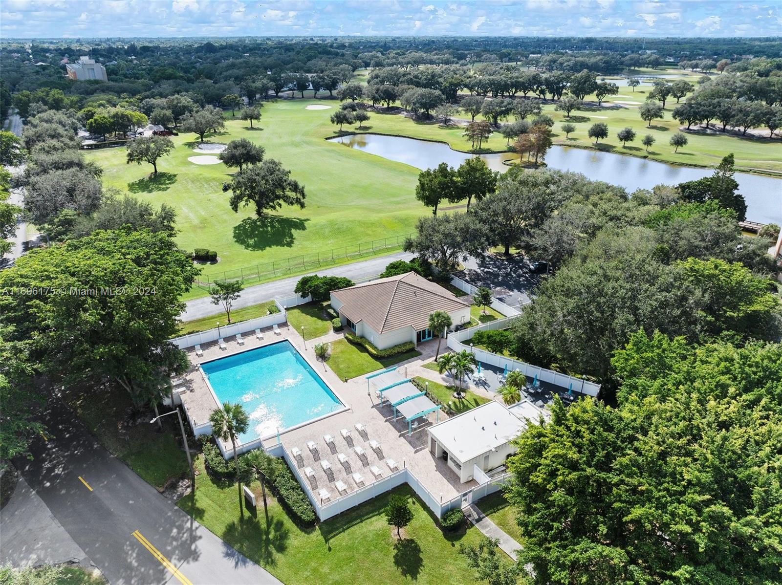 ROLLING HILLS GOLF AND - Residential