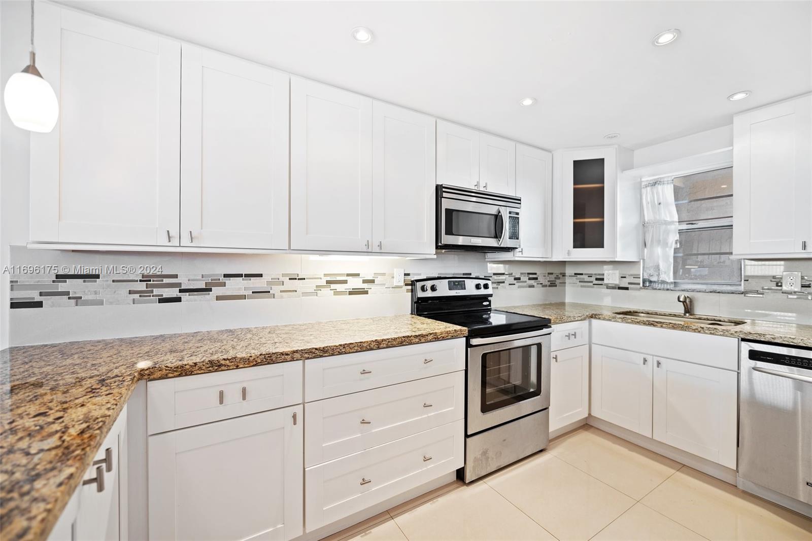 ROLLING HILLS GOLF AND - Residential