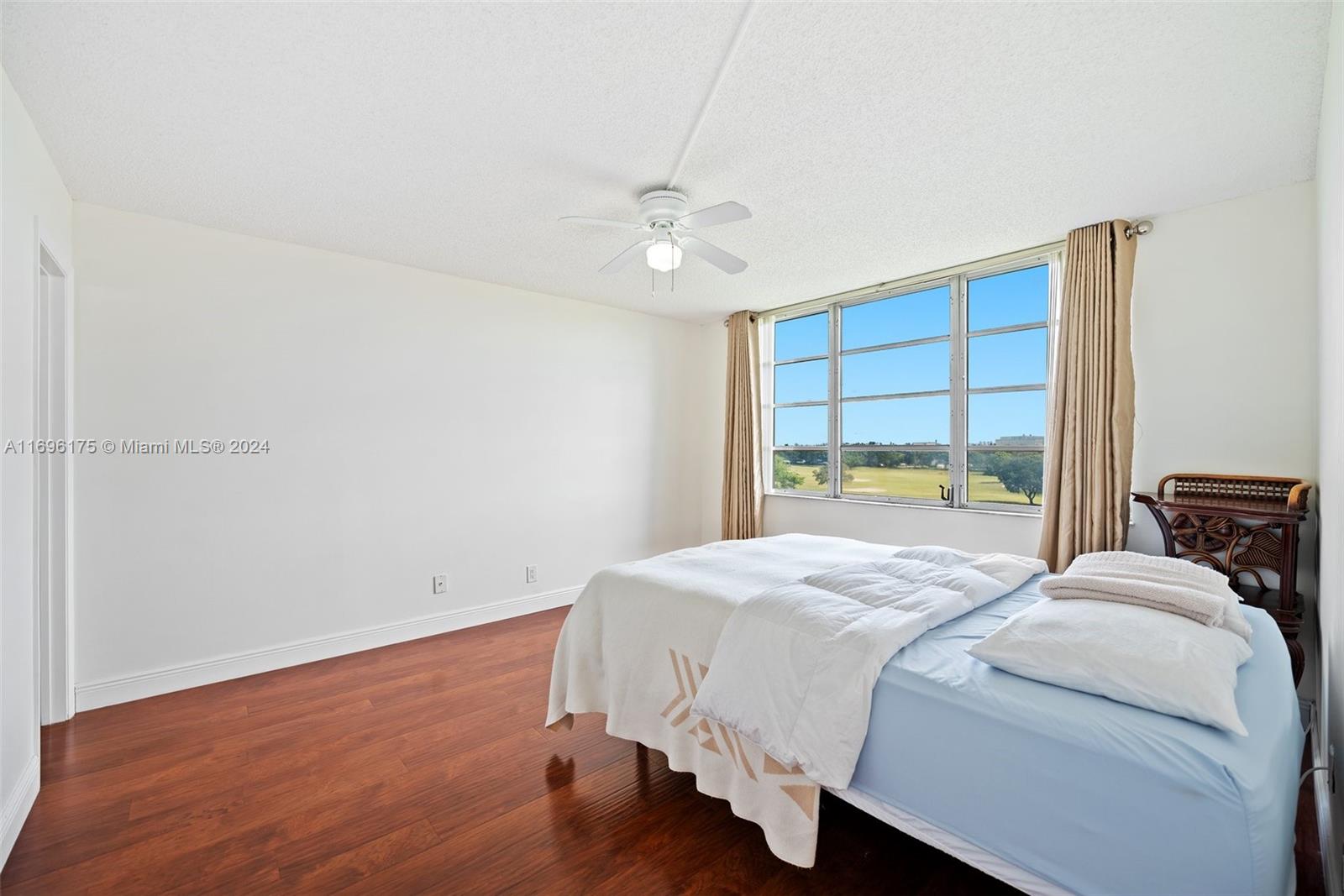 ROLLING HILLS GOLF AND - Residential