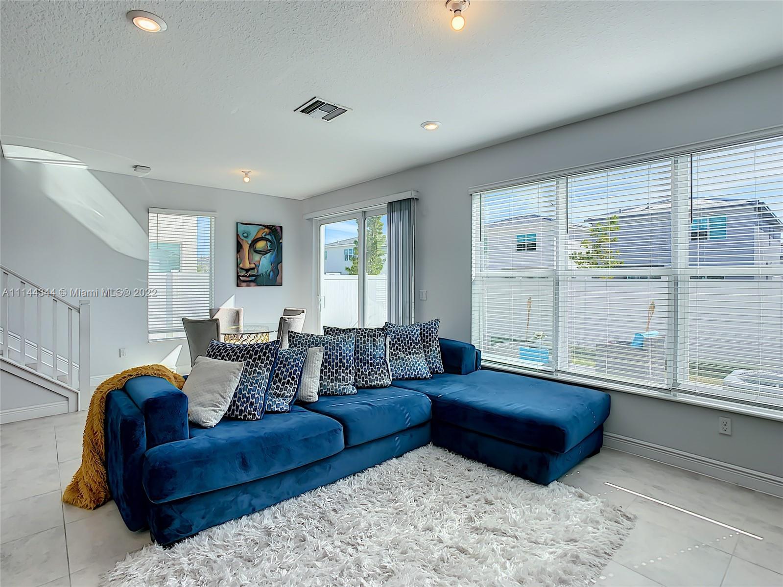 CRYSTAL LAKE 1ST SEC - Residential