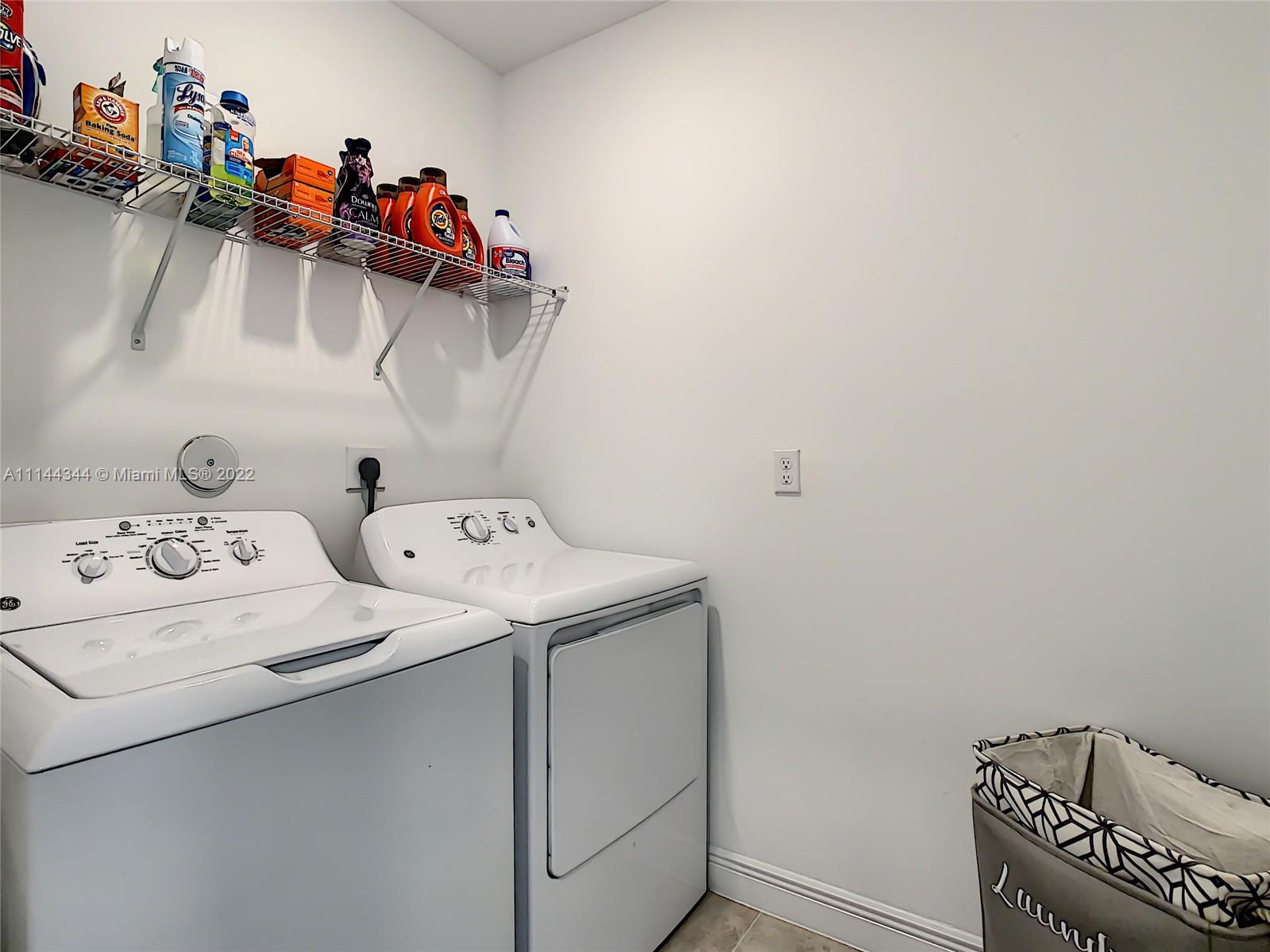 CRYSTAL LAKE 1ST SEC - Residential