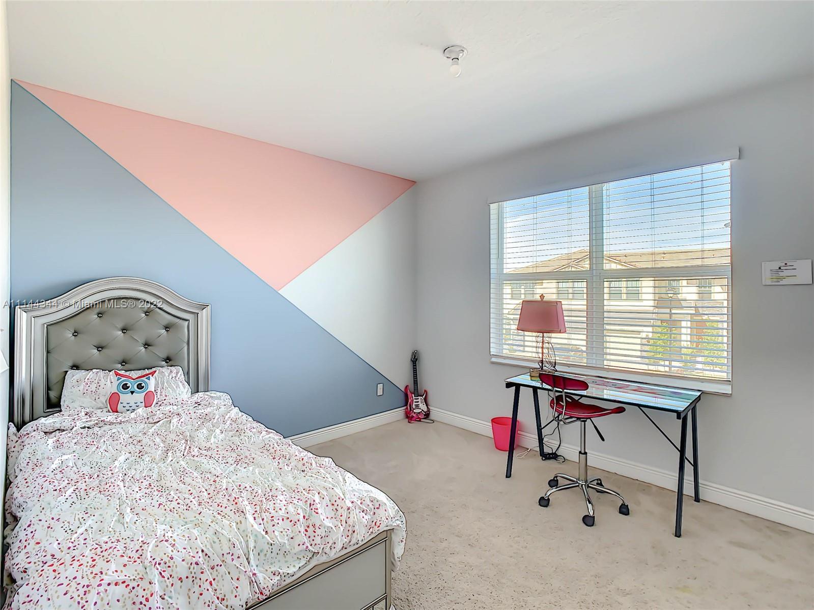 CRYSTAL LAKE 1ST SEC - Residential