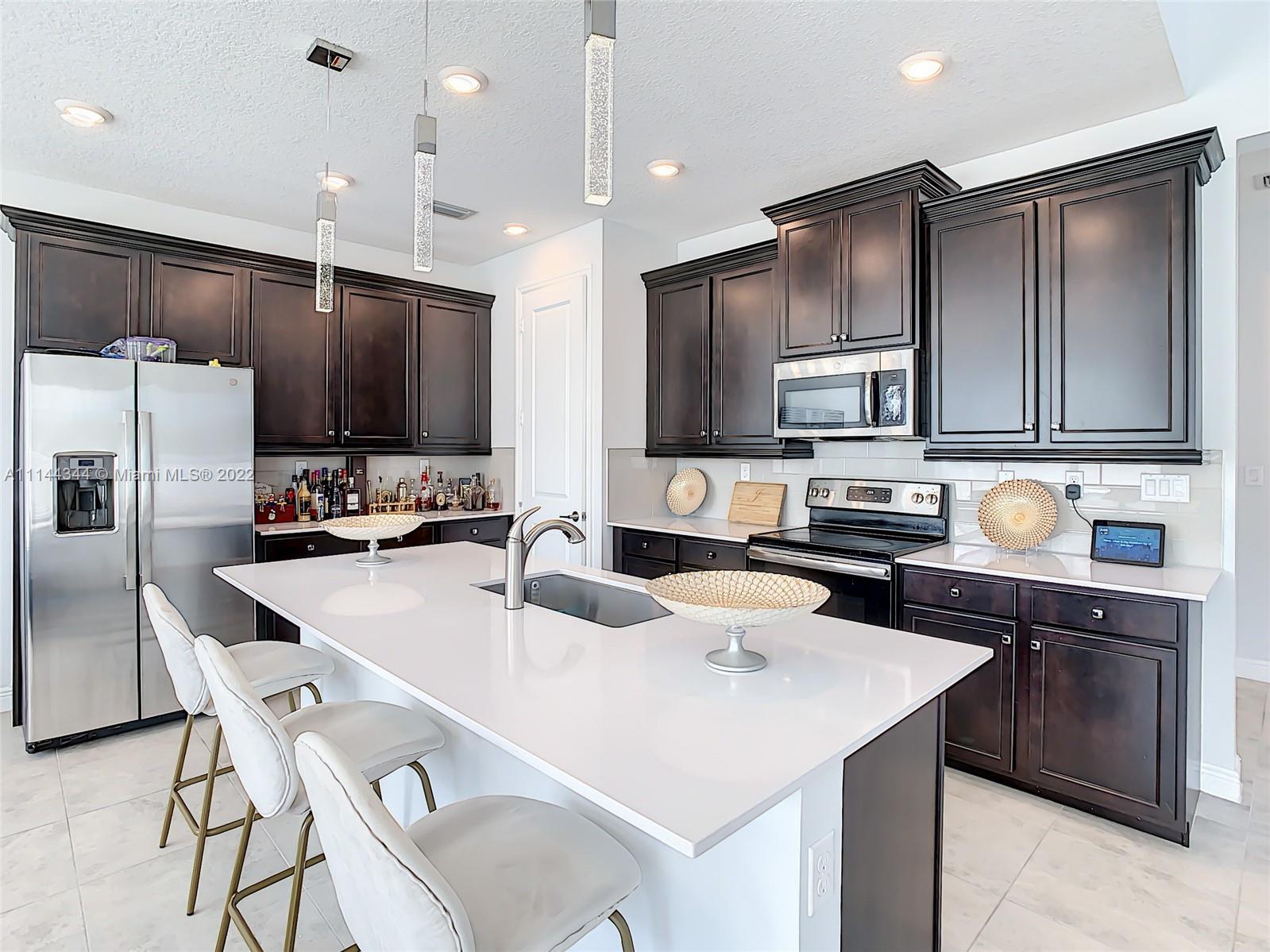 CRYSTAL LAKE 1ST SEC - Residential