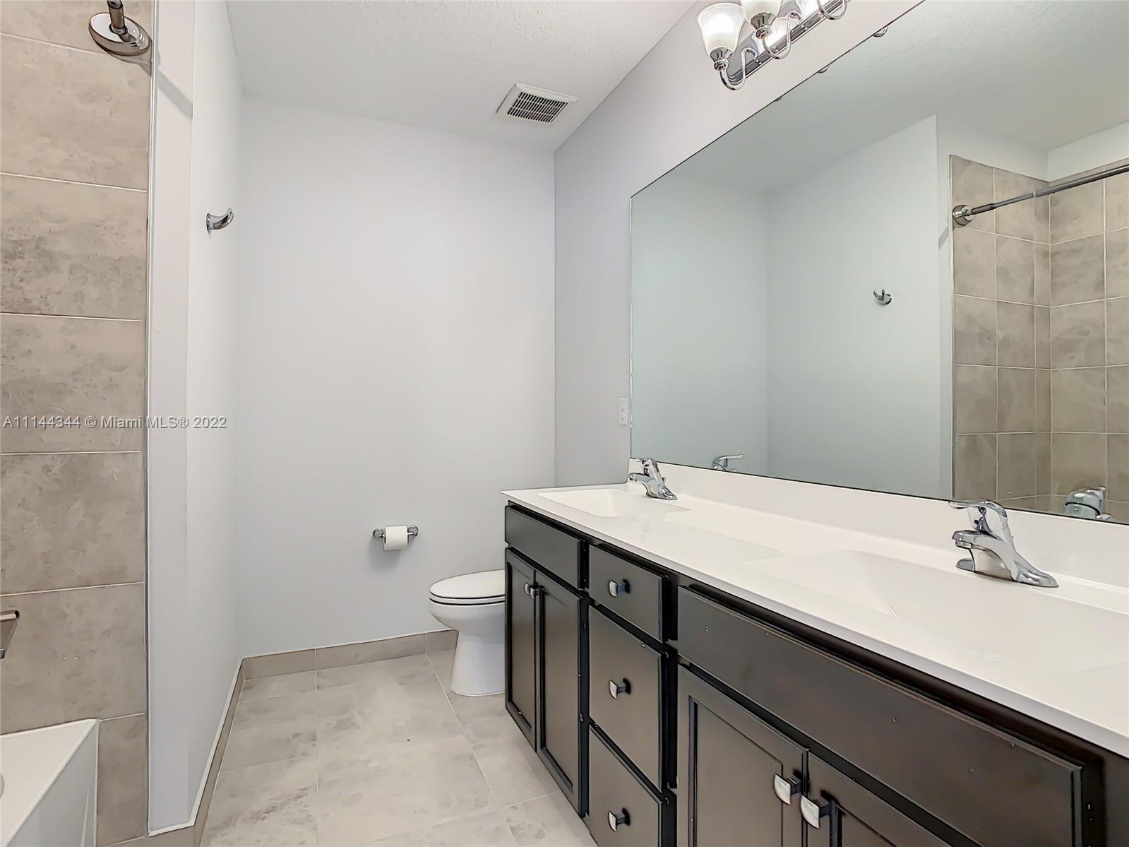 CRYSTAL LAKE 1ST SEC - Residential