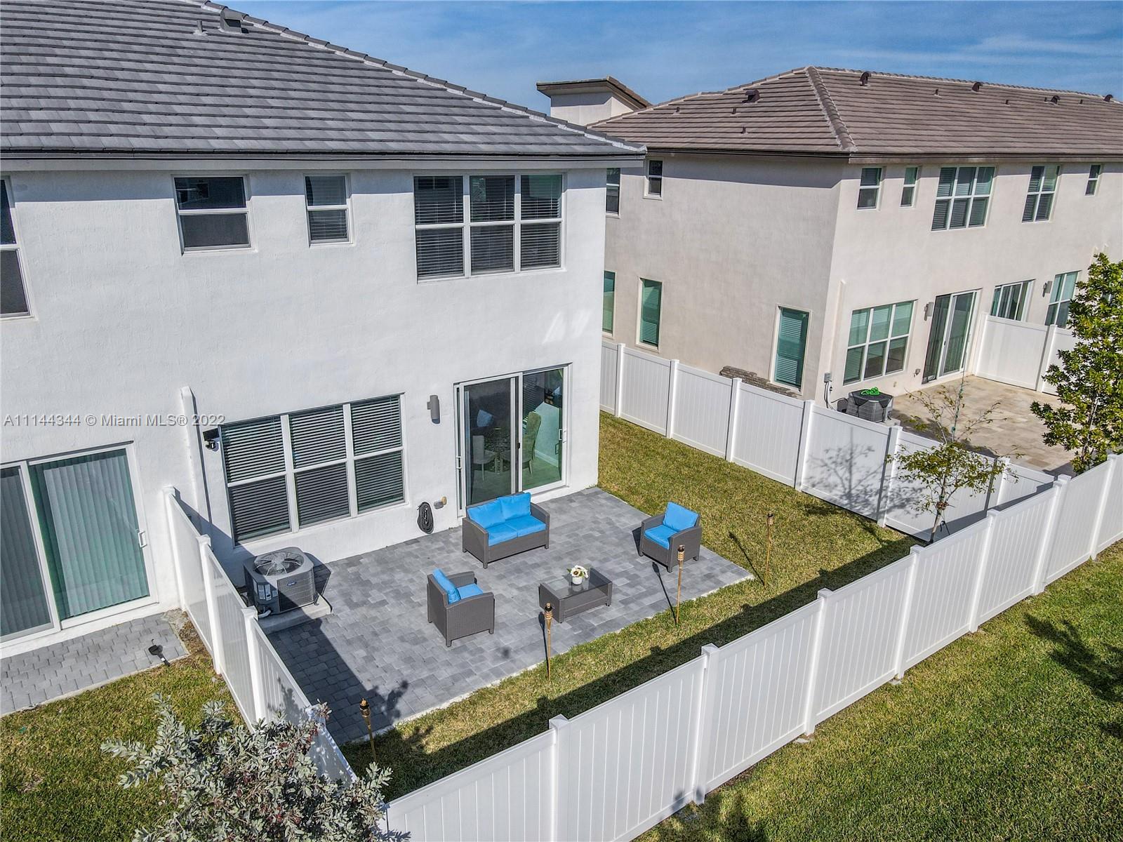 CRYSTAL LAKE 1ST SEC - Residential