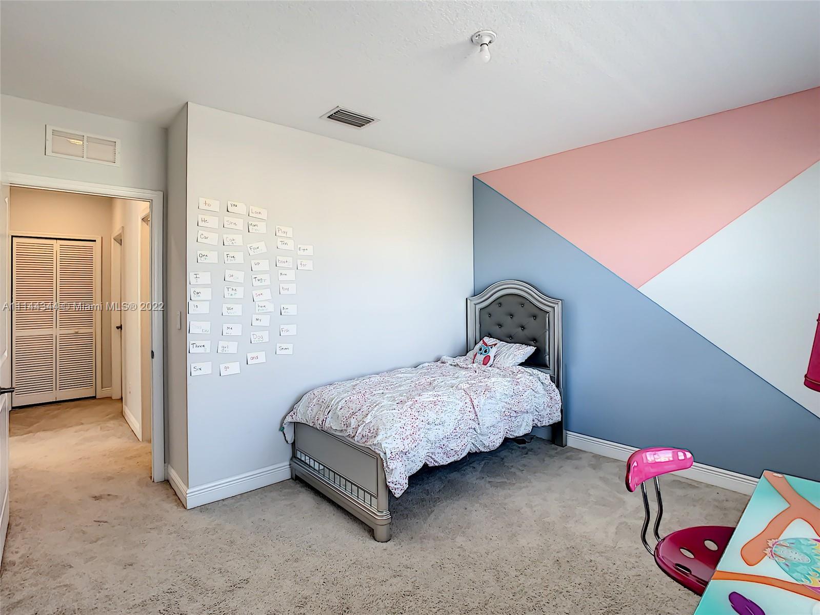CRYSTAL LAKE 1ST SEC - Residential