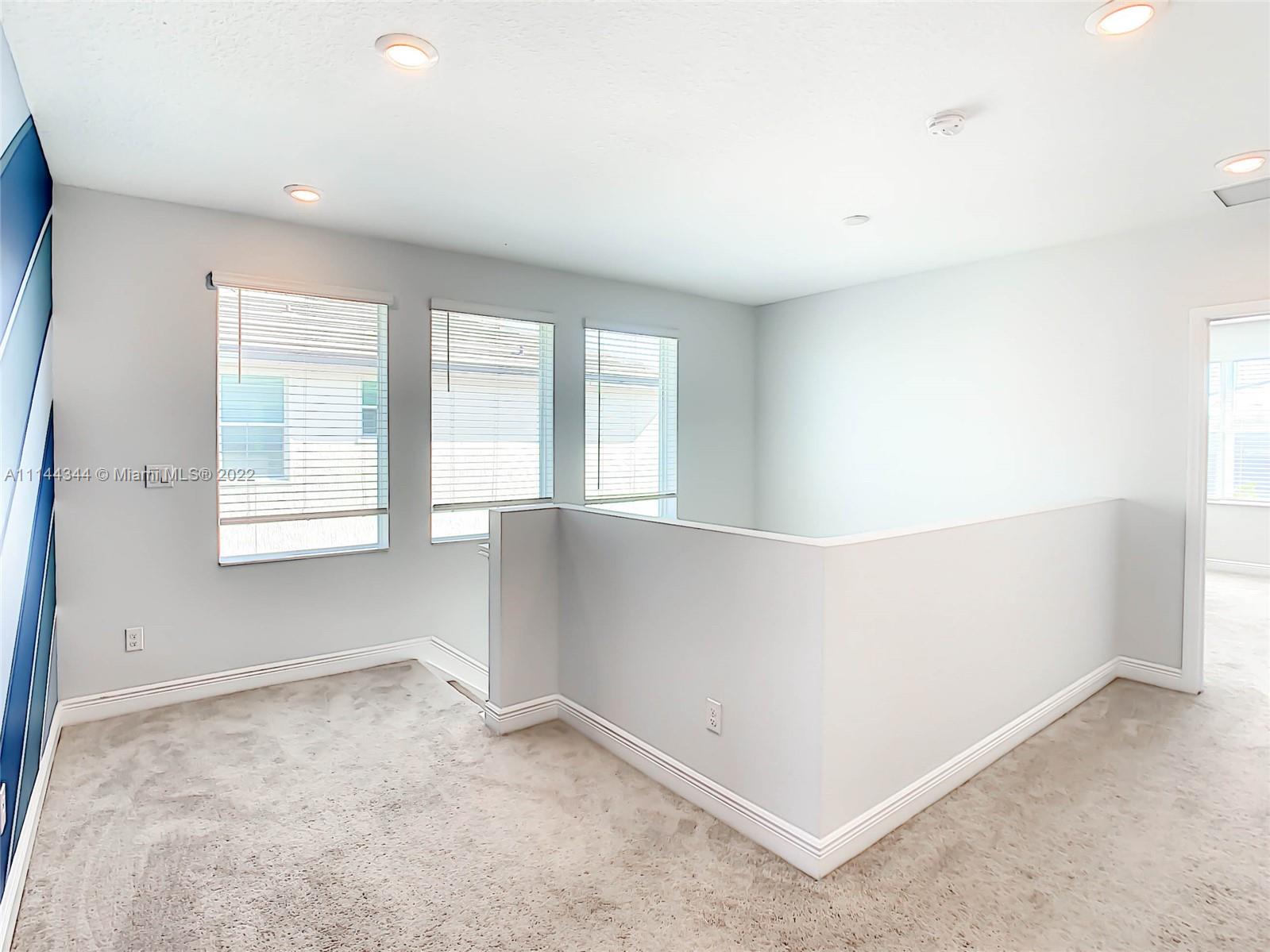CRYSTAL LAKE 1ST SEC - Residential