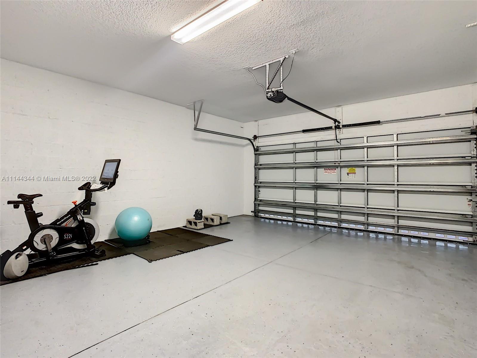 CRYSTAL LAKE 1ST SEC - Residential
