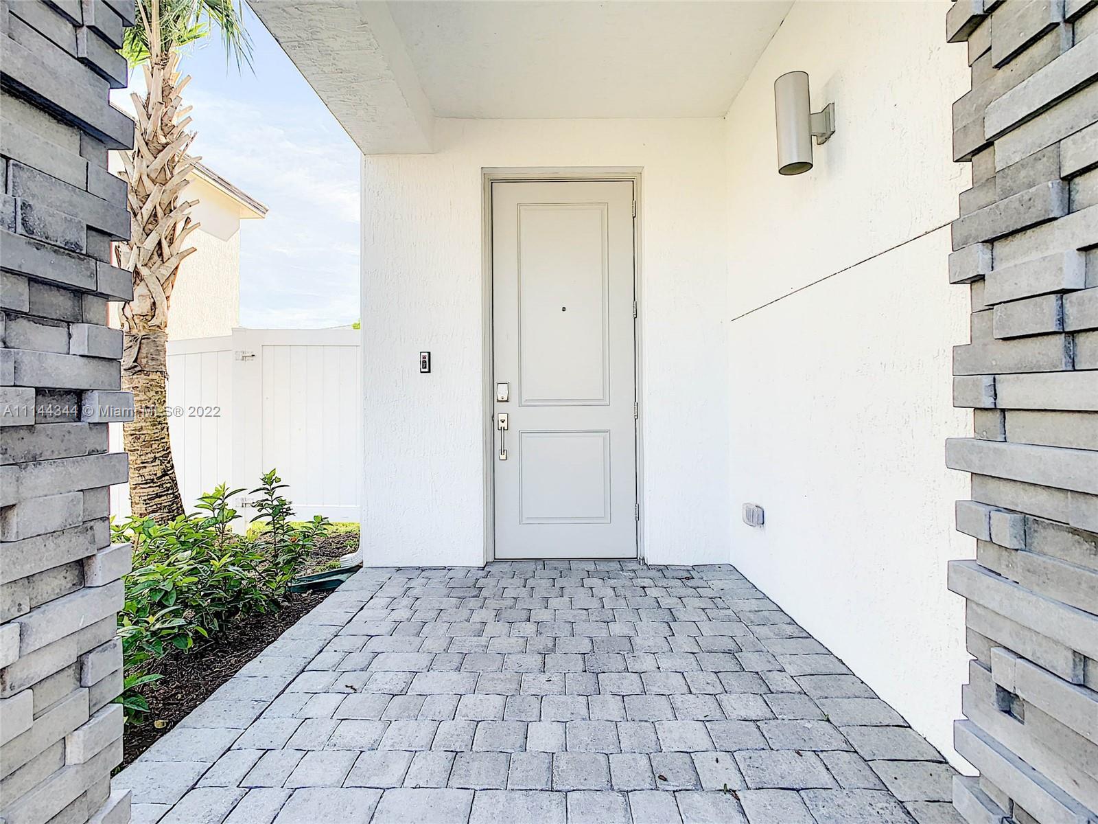 CRYSTAL LAKE 1ST SEC - Residential