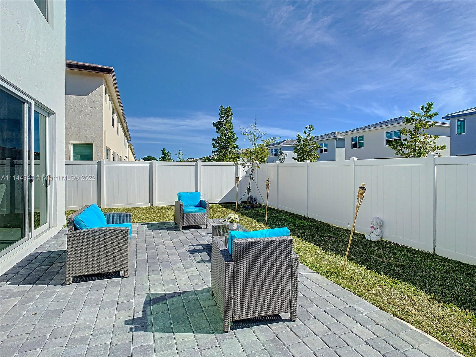 CRYSTAL LAKE 1ST SEC - Residential
