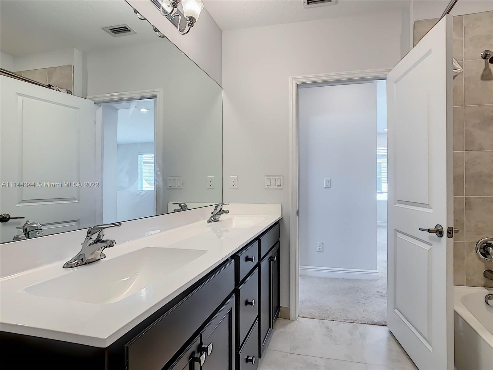 CRYSTAL LAKE 1ST SEC - Residential