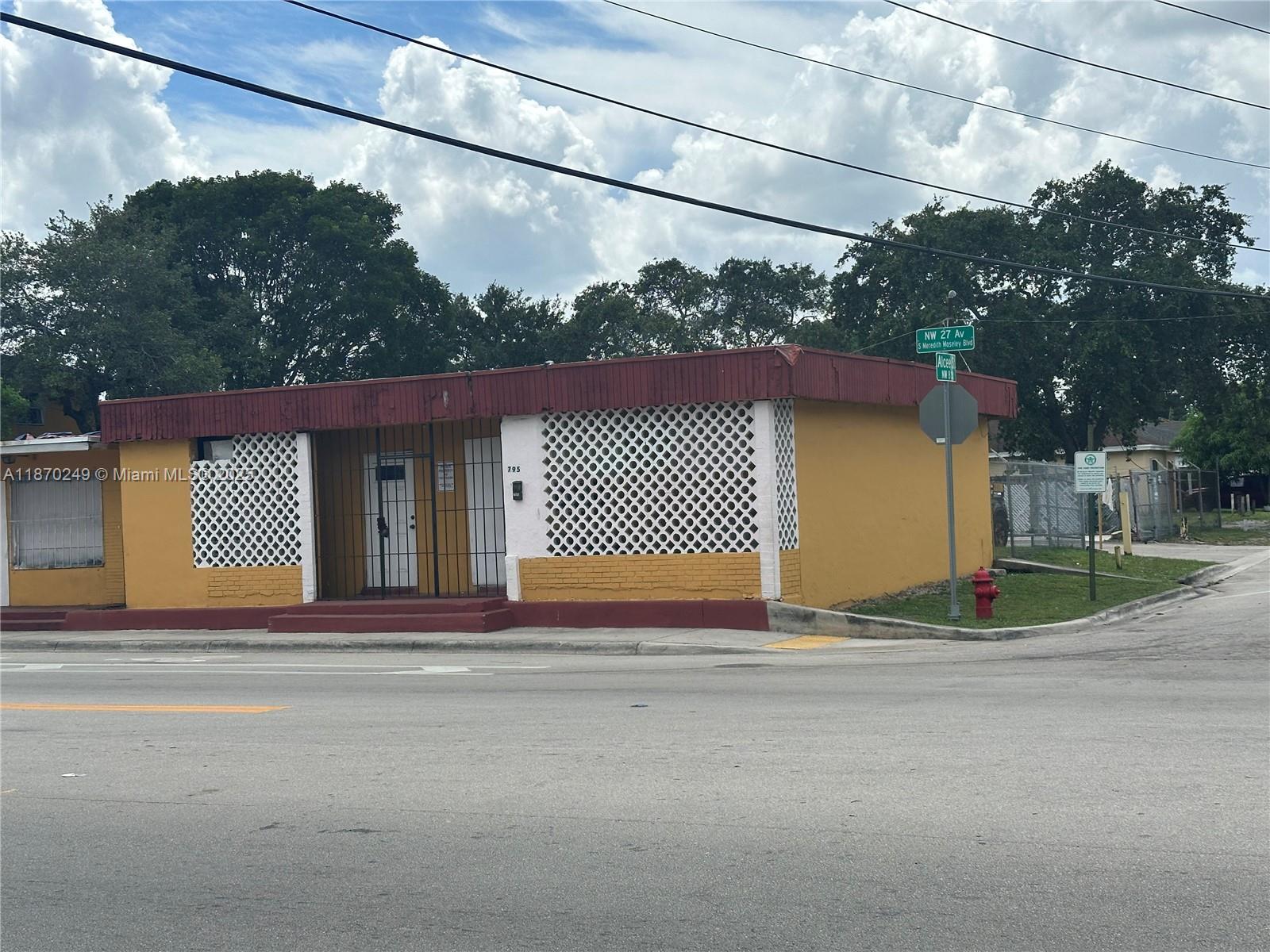 733 NW 27th Ave