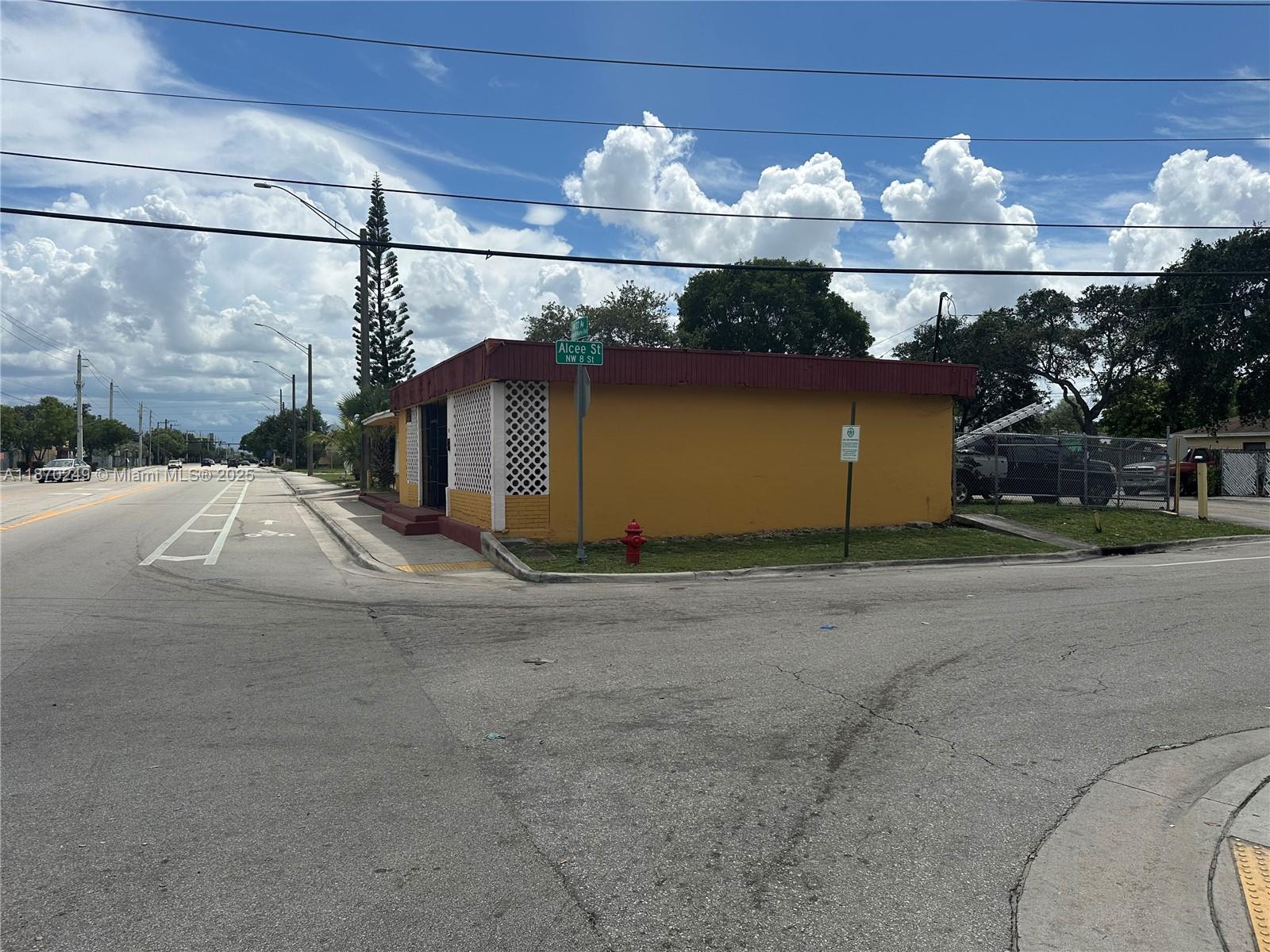 733 NW 27th Ave